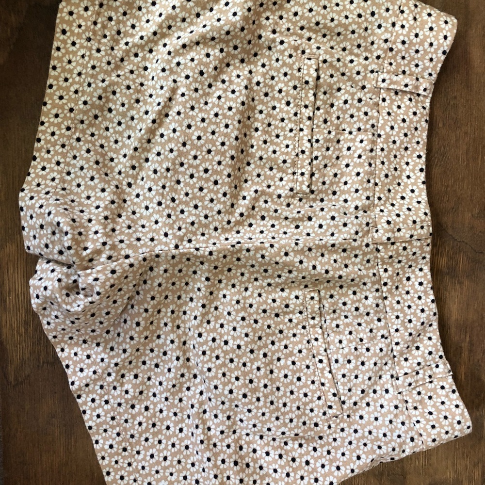 Loft Flower Shorts - Picture 2 of 3